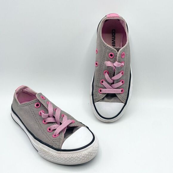 Converse Chuck Taylor All Stars - size 11 - Picture 1 of 8